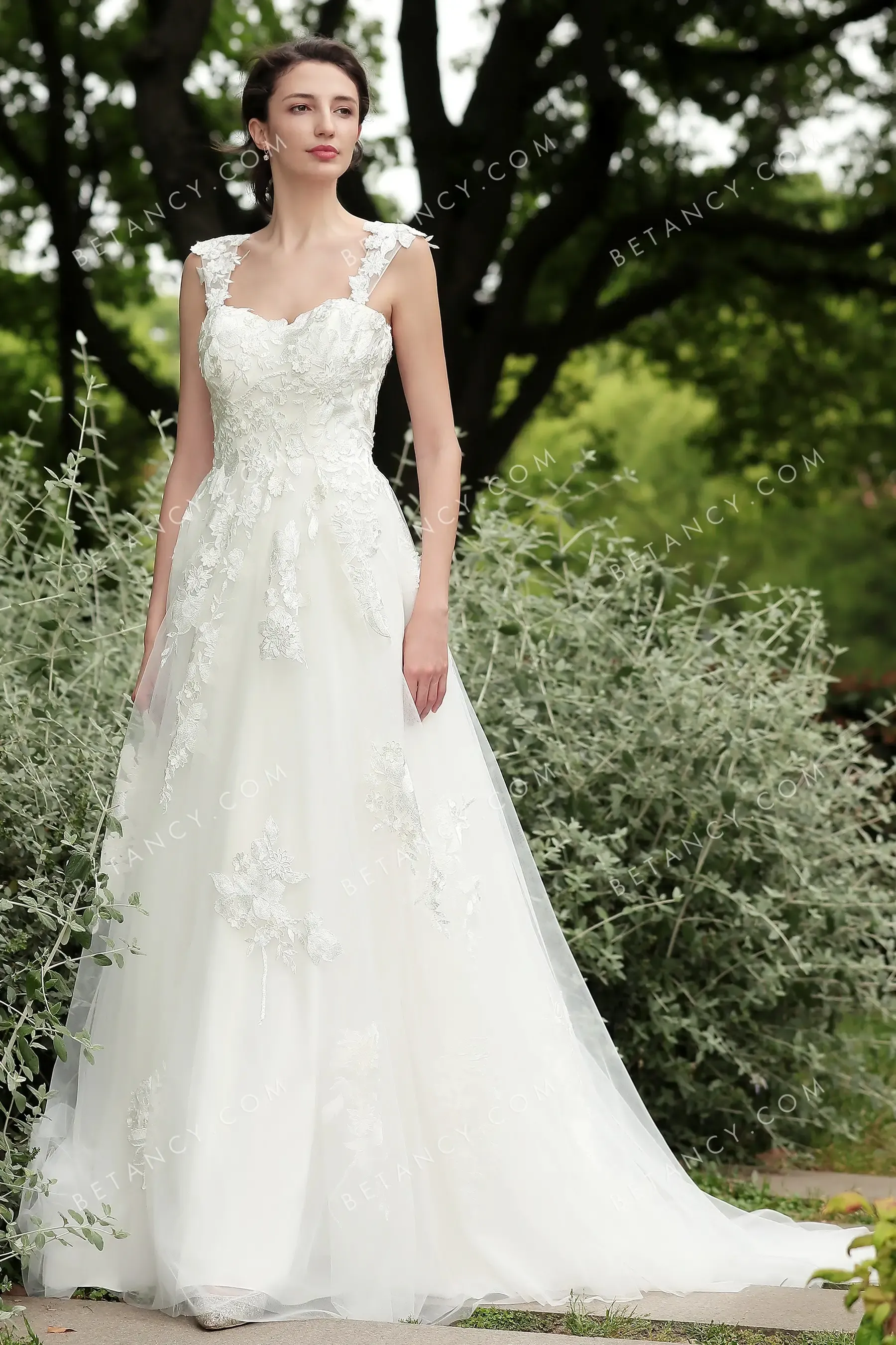 Alluring Lace Appliqued Straps Sweetheart Wedding Dress